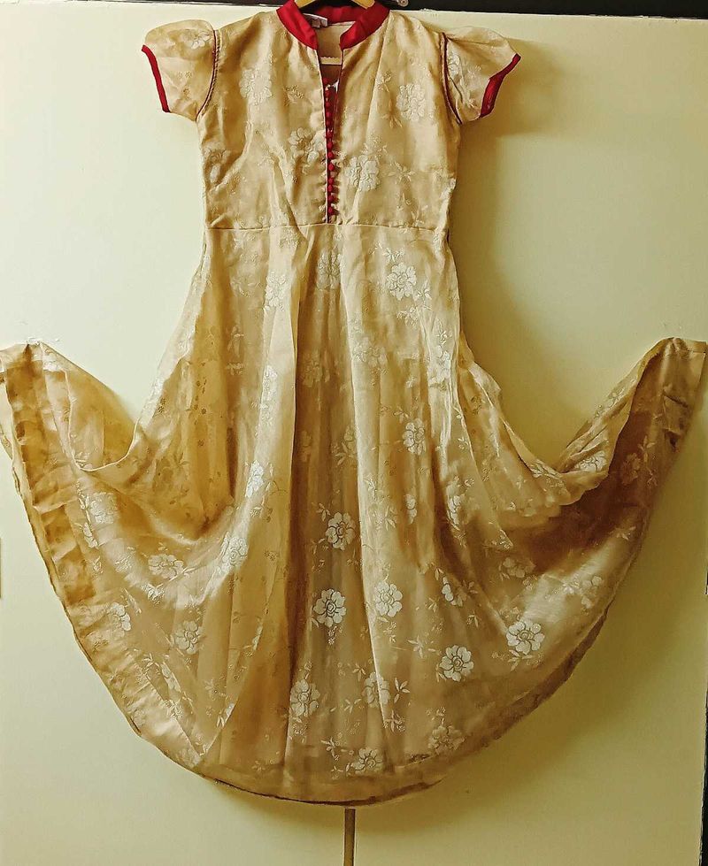 GORGEOUS ✨ GOLDEN GOWN