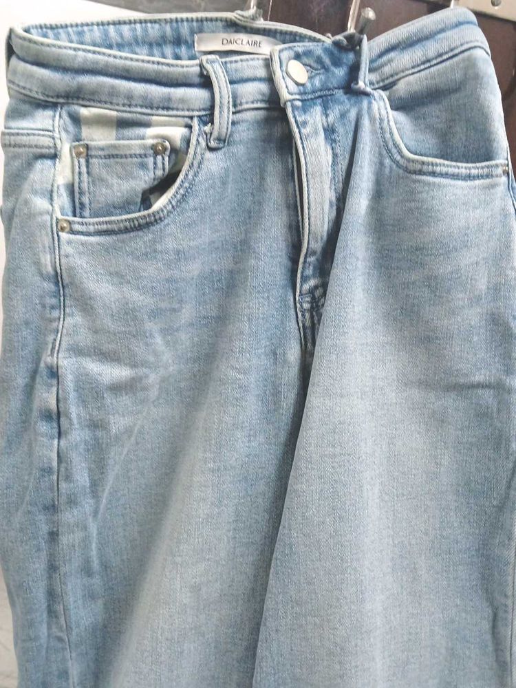 a blue denim jeans..