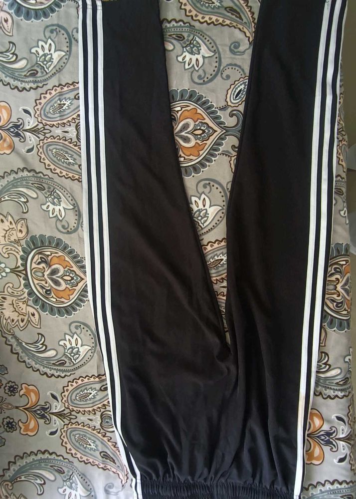 TrackPants Triumph: Comfort Meets Style&#34;