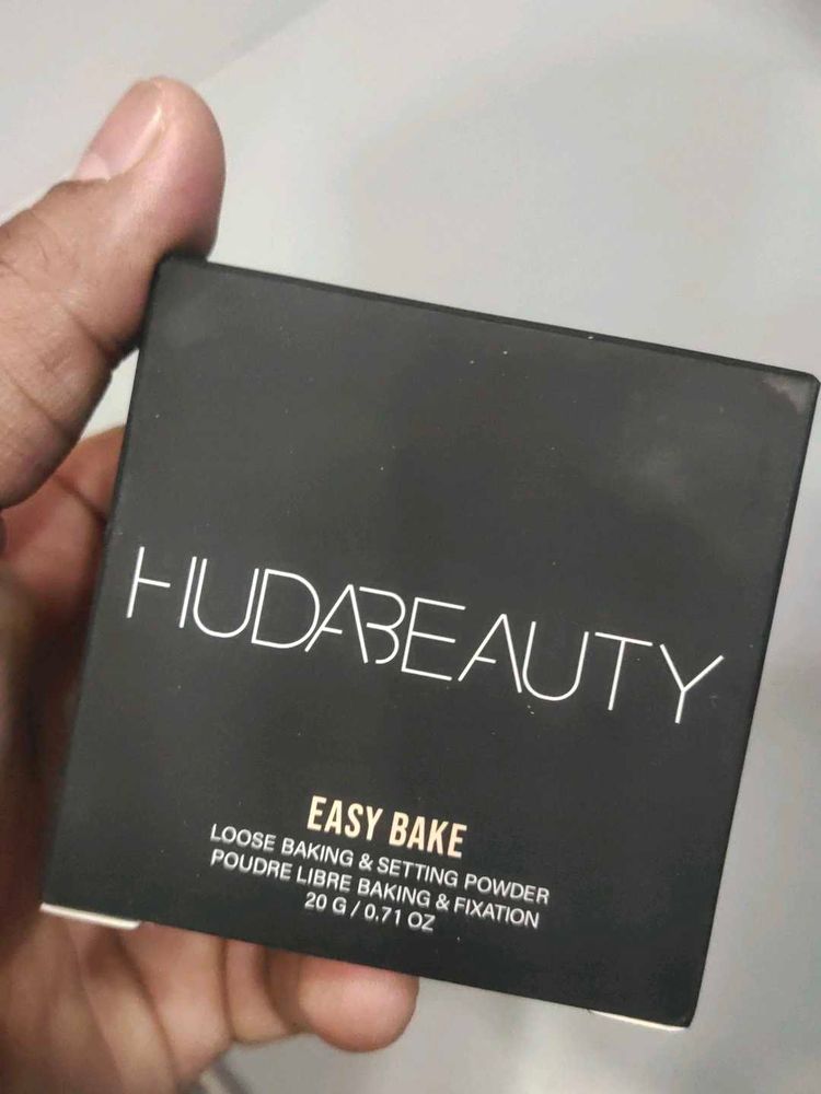 Huda Beauty Easy Bake