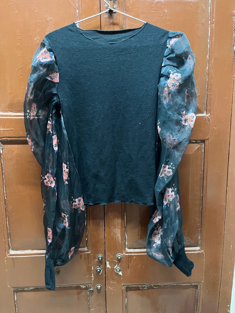Black Balloon Sleeve Top