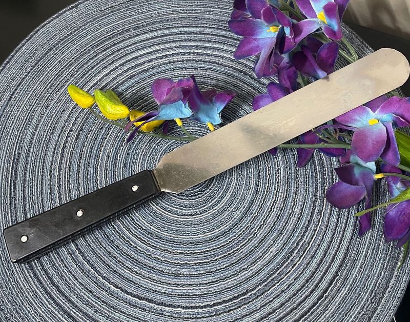 Icing Knife