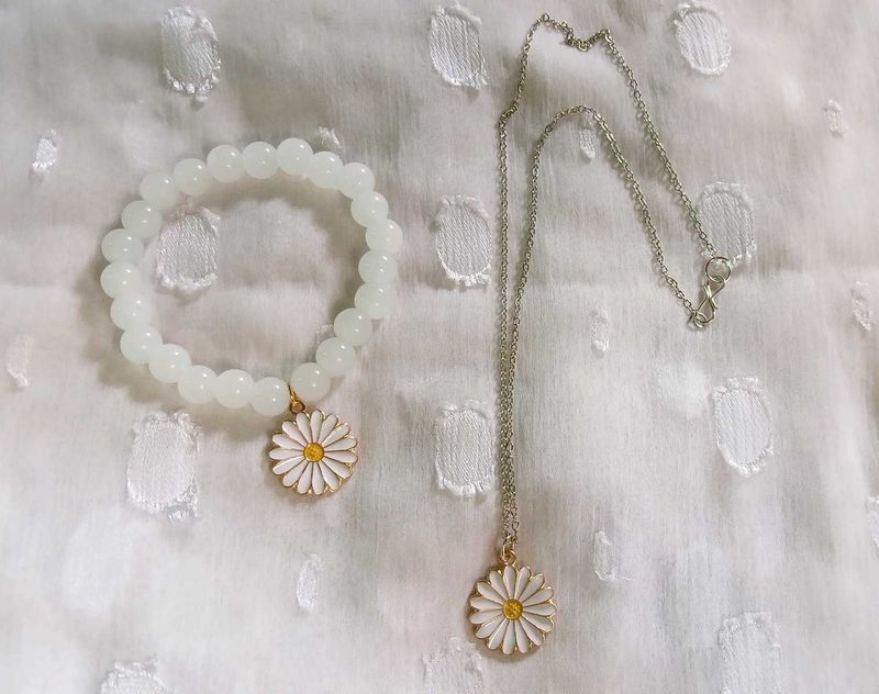 Aesthetic white bracelet and chain set🤍