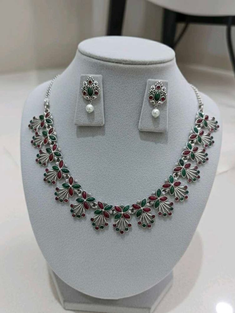 Elegant Silver Tone Necklace Set