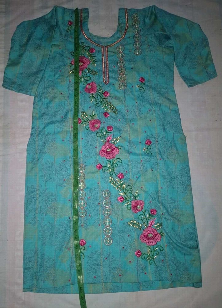 Floral Embroidered Kurta