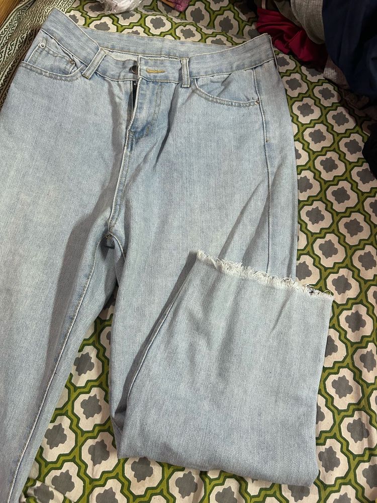 Light Wash Frayed Hem Jeans