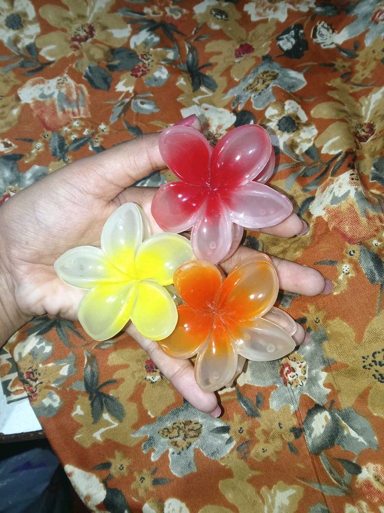 Trending Flower Claw Clips