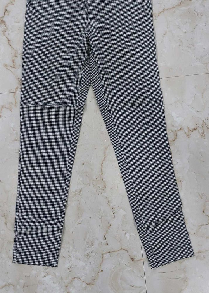 White And Black Checked Pant