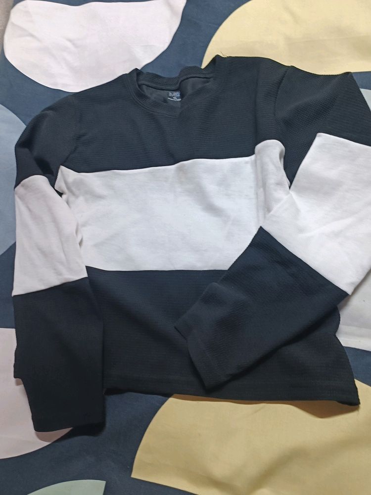 Sweatshirt/Sweater