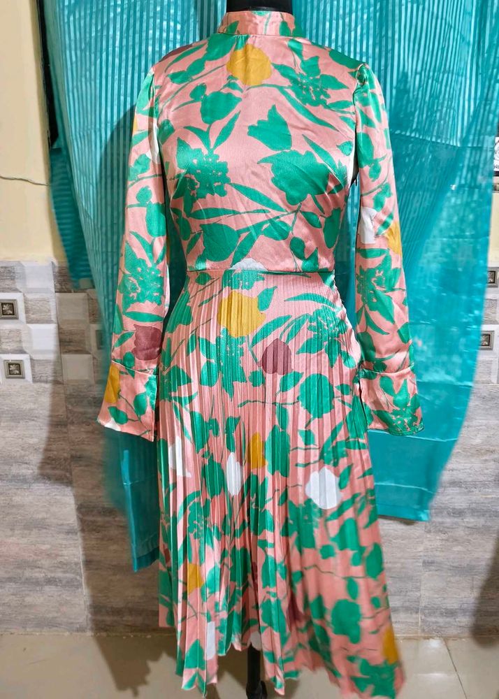 🎁Buy 2 Get 1 Free🎁Size XS Floral Showroom Dress
