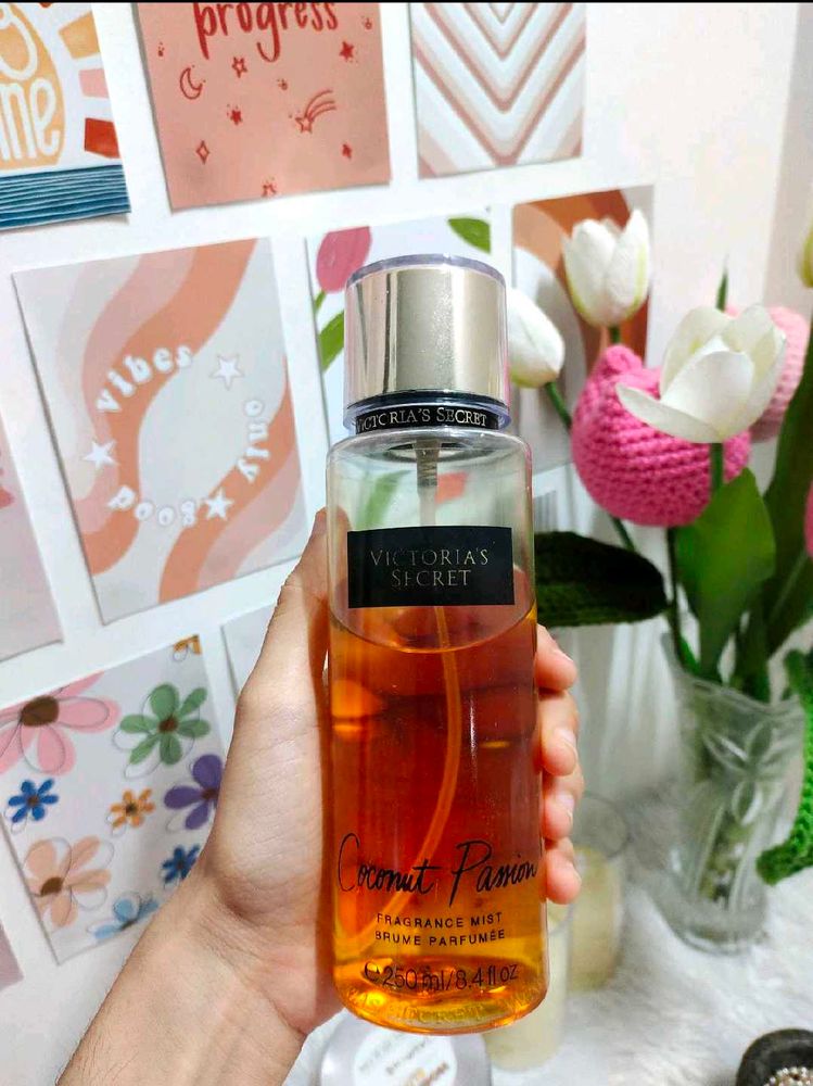 Victoria&#39;s Secret Body Mist 10ml Sample🥥