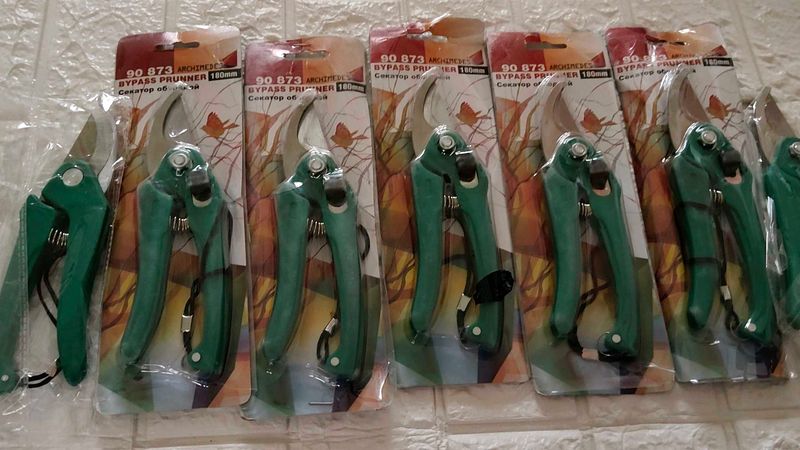 Seal Pack Gardening Cutters