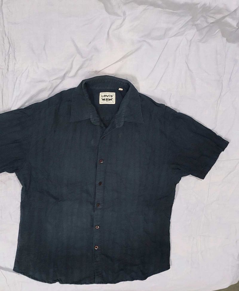 Levi&#39;s Half shirt