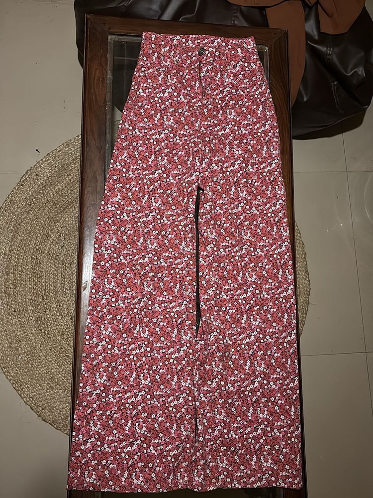 H&amp;M Beautiful Floral Jeans