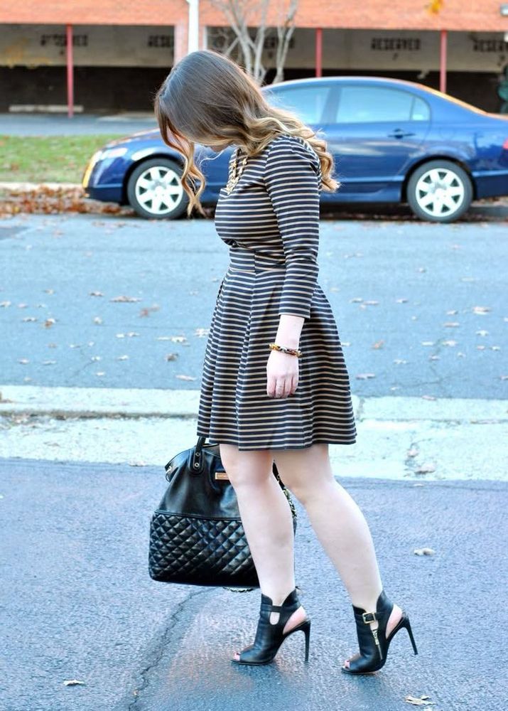 GAP camel navy blue striped dress