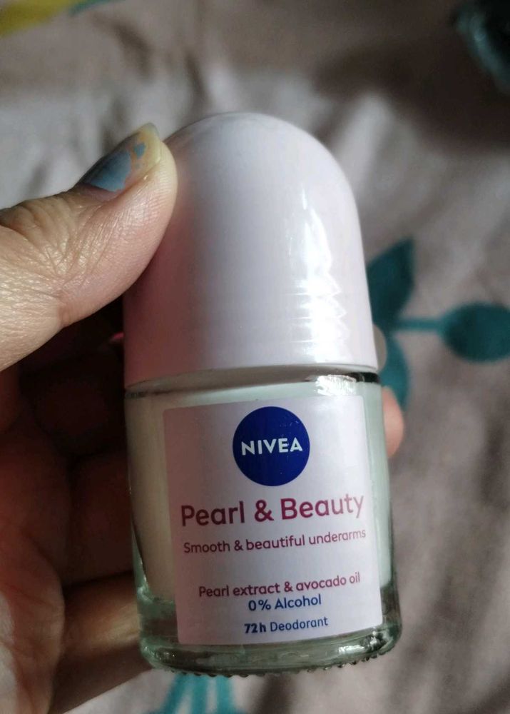 Nivea Pearl &amp; Beauty Roll On