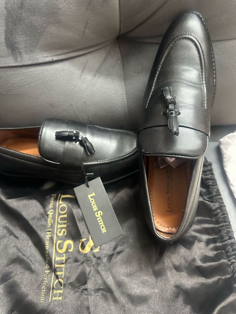 Louis Stitch Black Leather Tassel Loafers