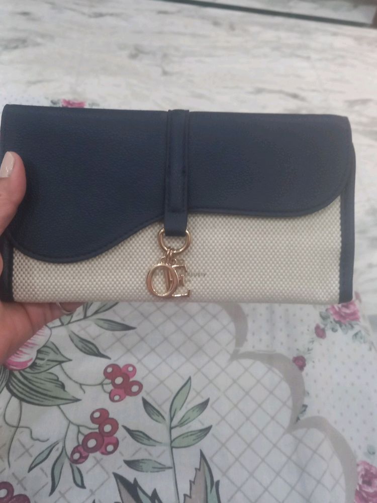Hand Clutch In Oriflame