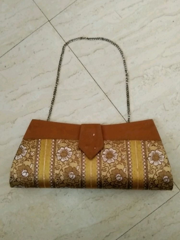 Stylish And Fashionable Handbag