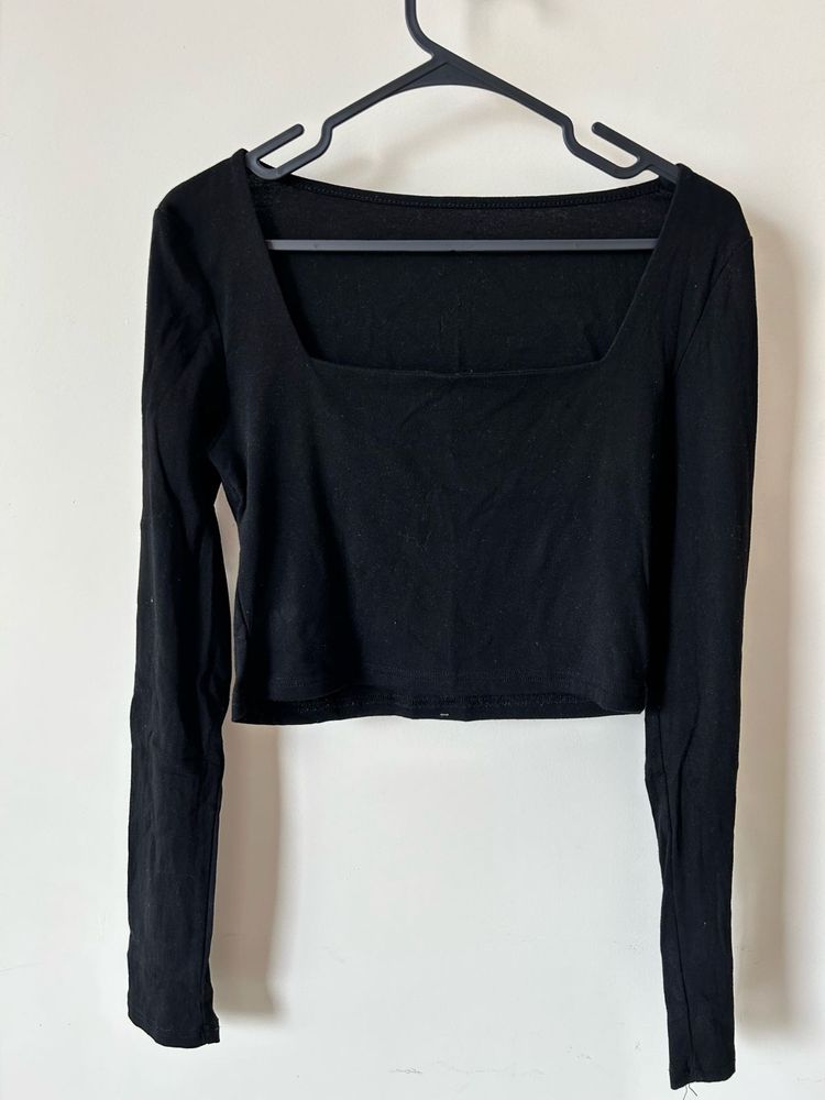 Black Long Sleeve Crop Top