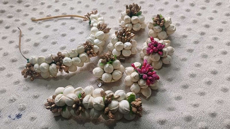 Floral Hair Accessory Set for mom and daughter com