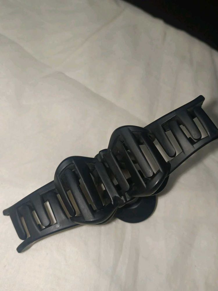 Black Hair Claw Clip