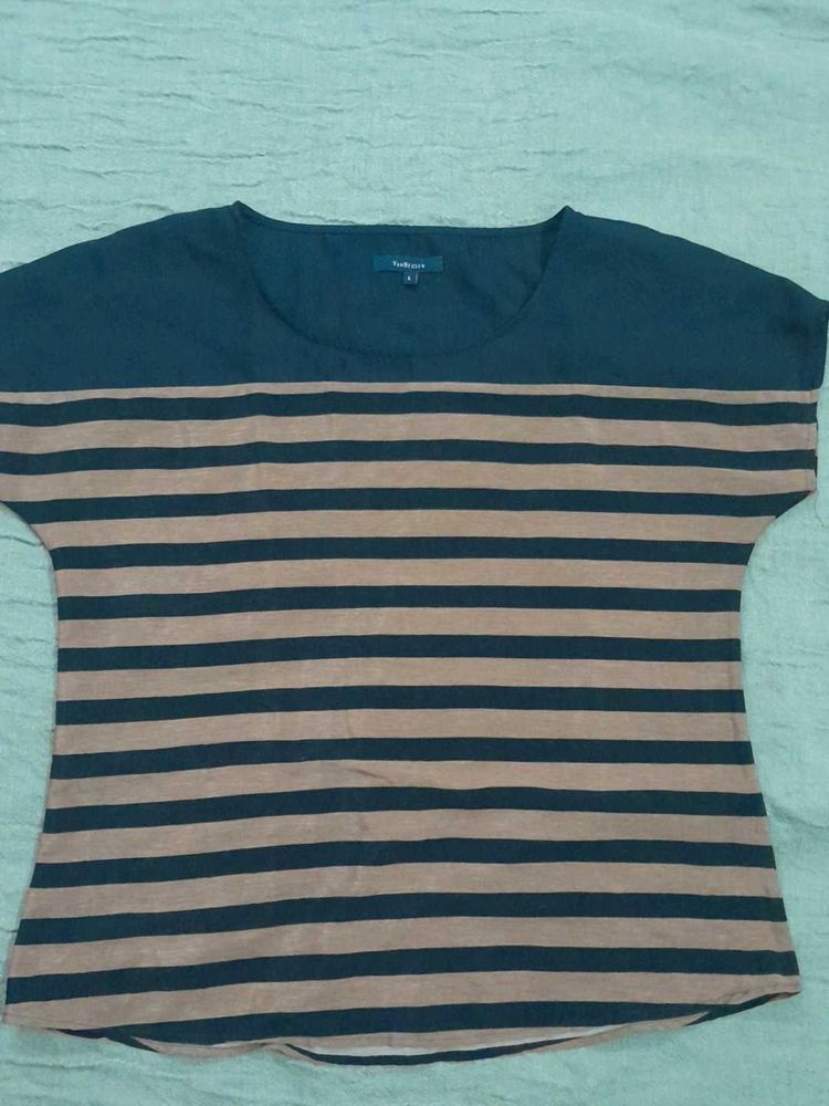 Van Heusen Top in New condition for sale.