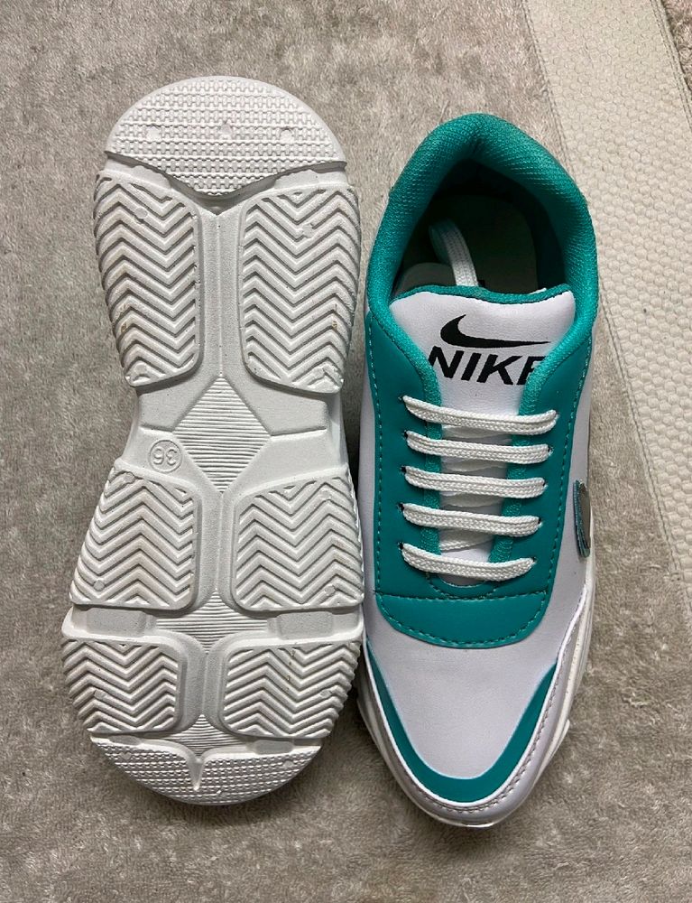 The Women Sneaker New. Negotiable. Grab It Quickly