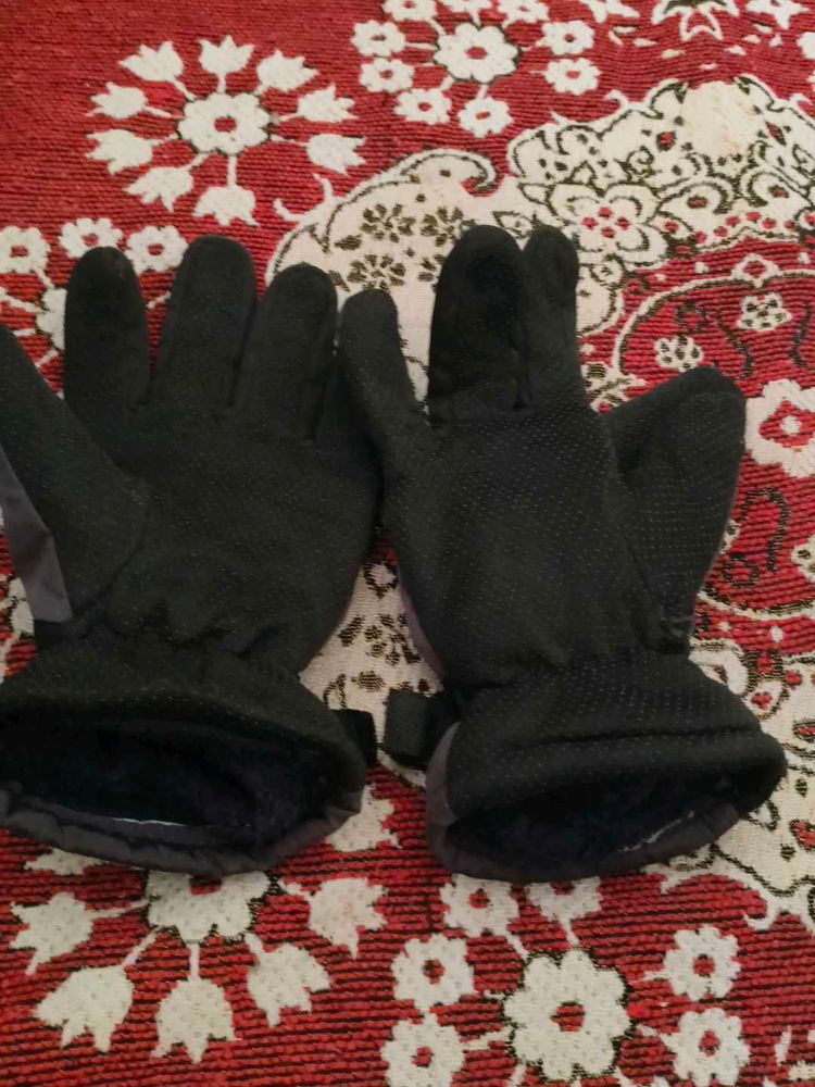 Black Gloves