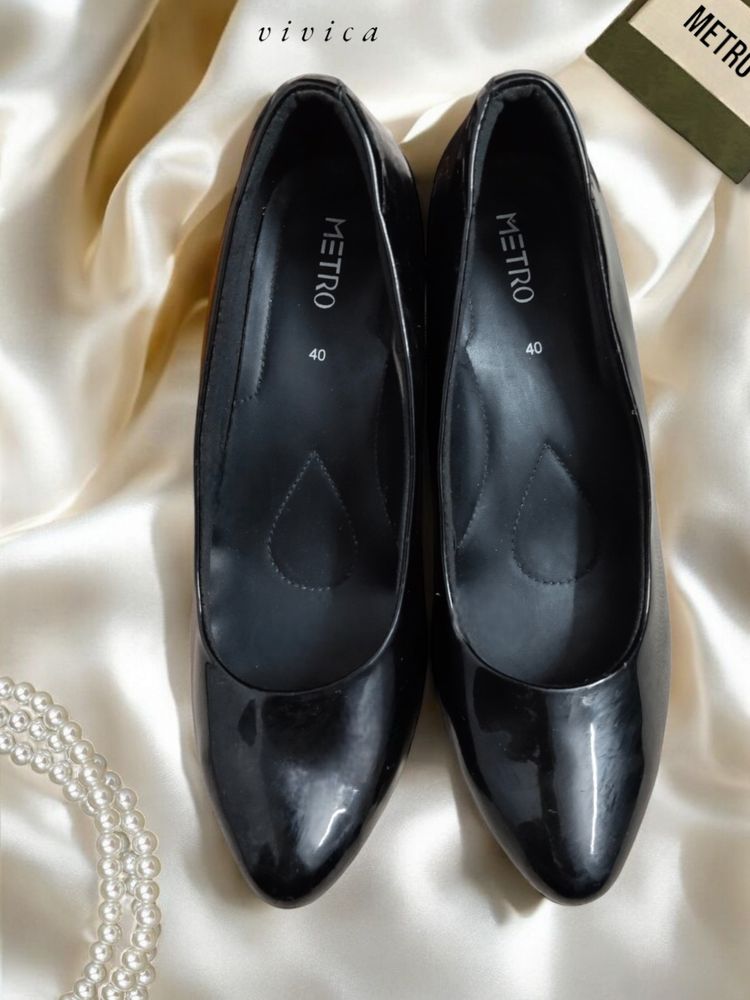 Metro Black formal pumps