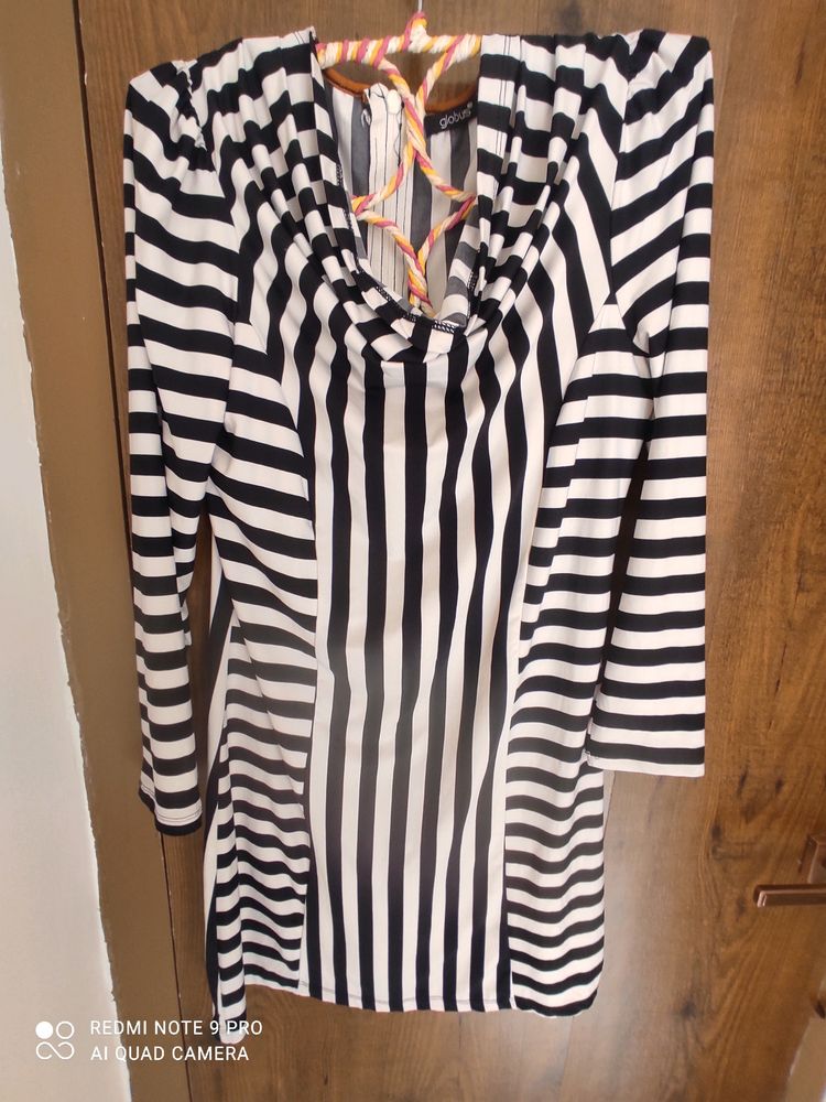 Globus Fullslevees Tunic In Very Good Condition
