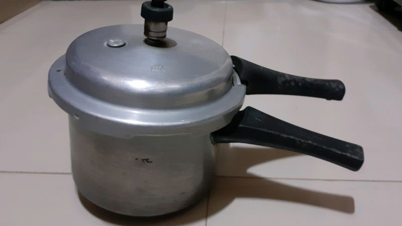 Prestige Aluminum Pressure cooker