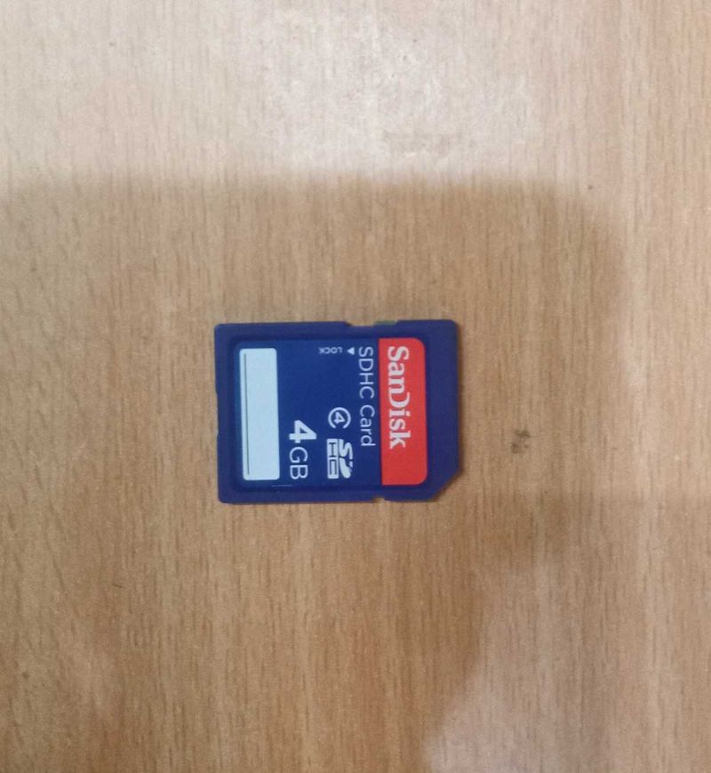 NEW SanDisk 4GB camera memory card