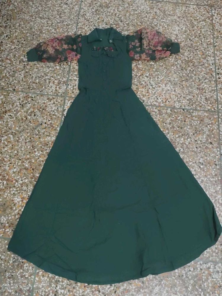 a long frock hai aur beautiful ha