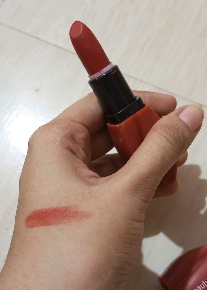 WARM RED LIPSTICK
