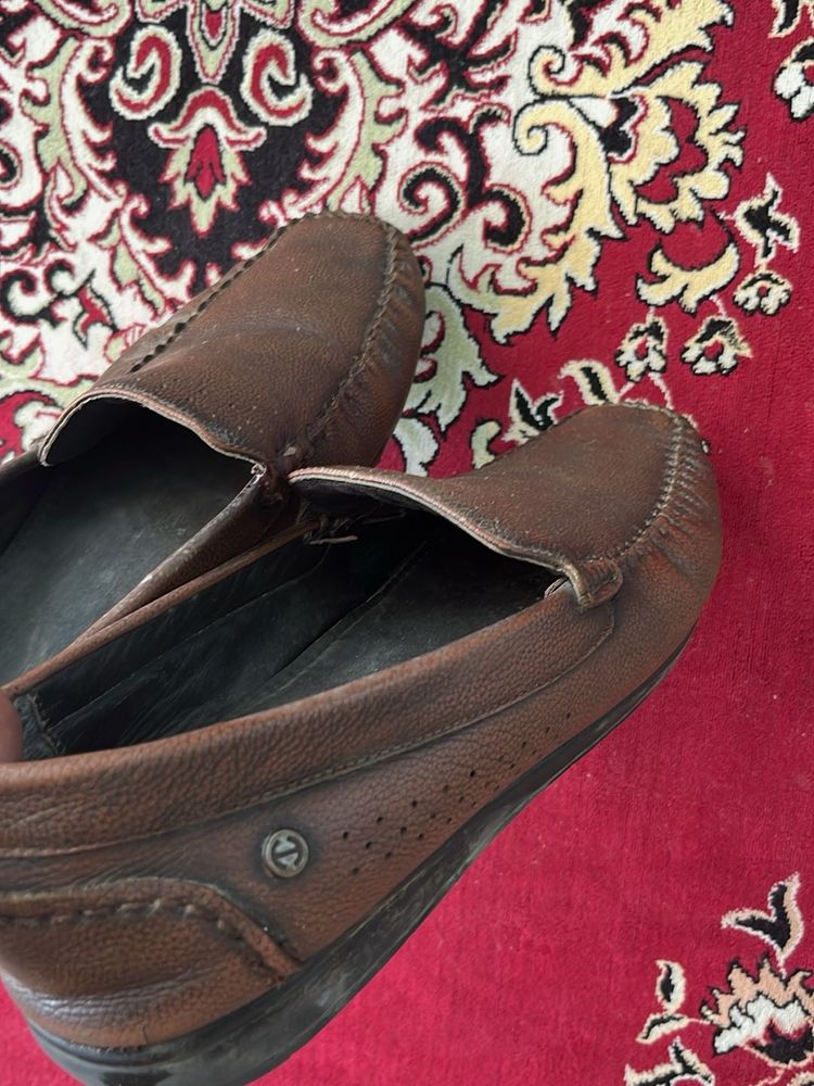 Mochi Classic Brown Leather Moccasin Loafers
