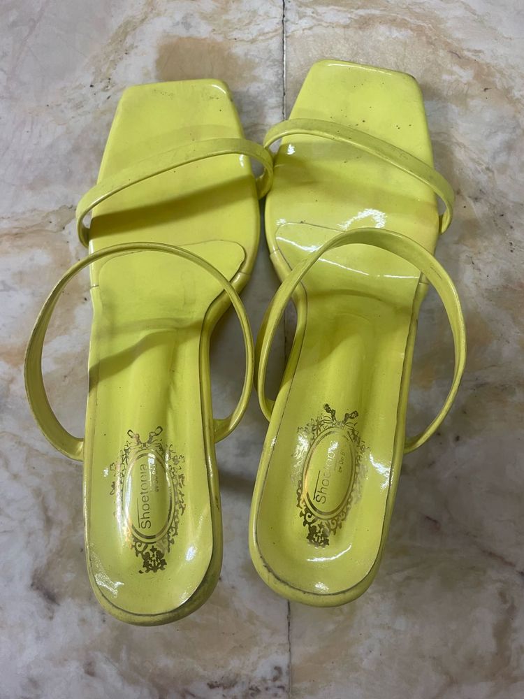 SHOETOPIA NEON GREEN SANDAL
