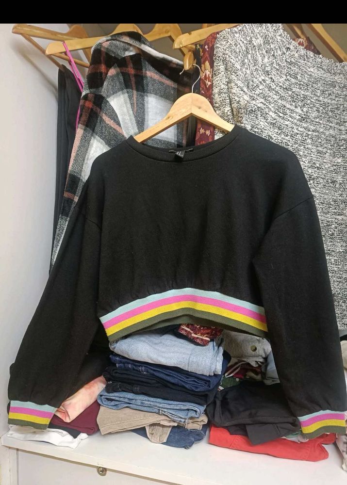 Black Cropped Sweatshirt