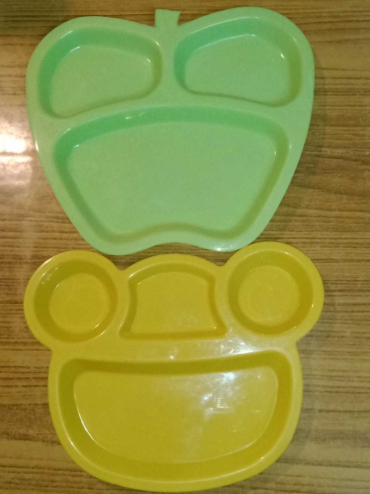 🆕NEW Mickey &amp; Apple Plates (Set of 2) Combo