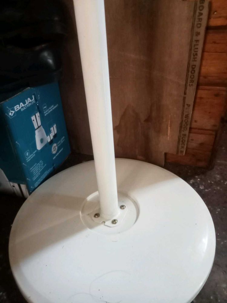 White Fan Stand - Excellent Condition