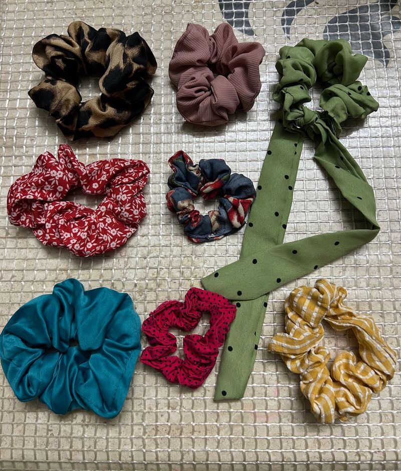 Set of 8 Stylish Scrunchies