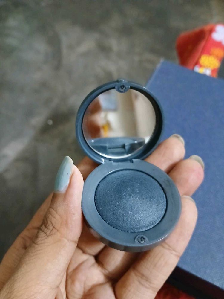 Metallic Black Eyeshadow
