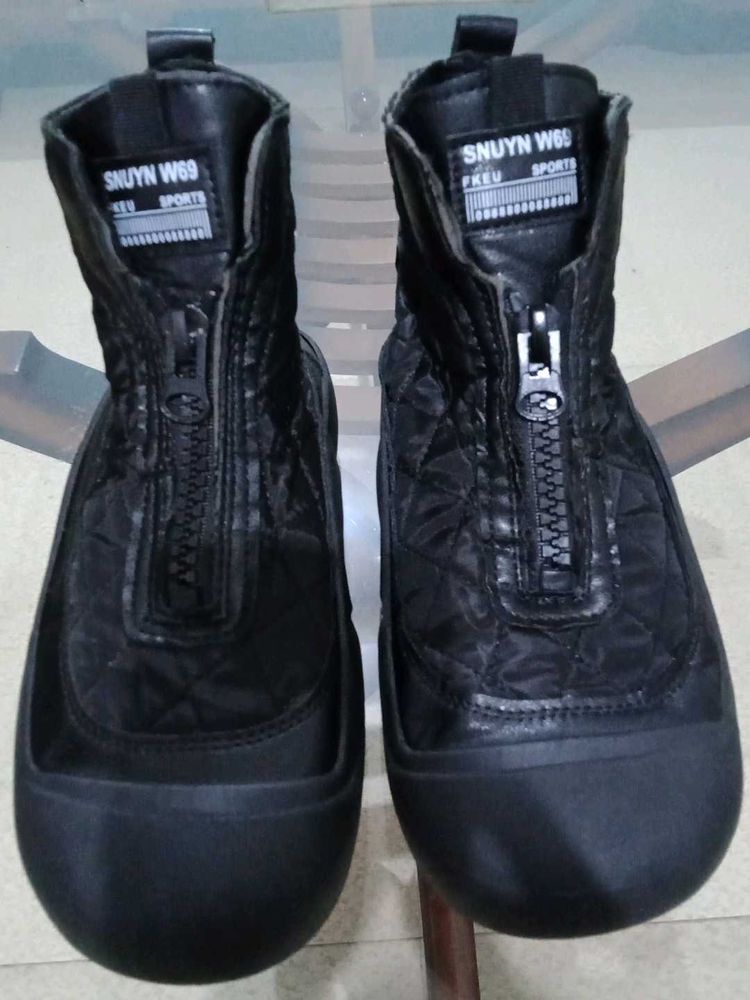 Black windbreaker Zipper Boots