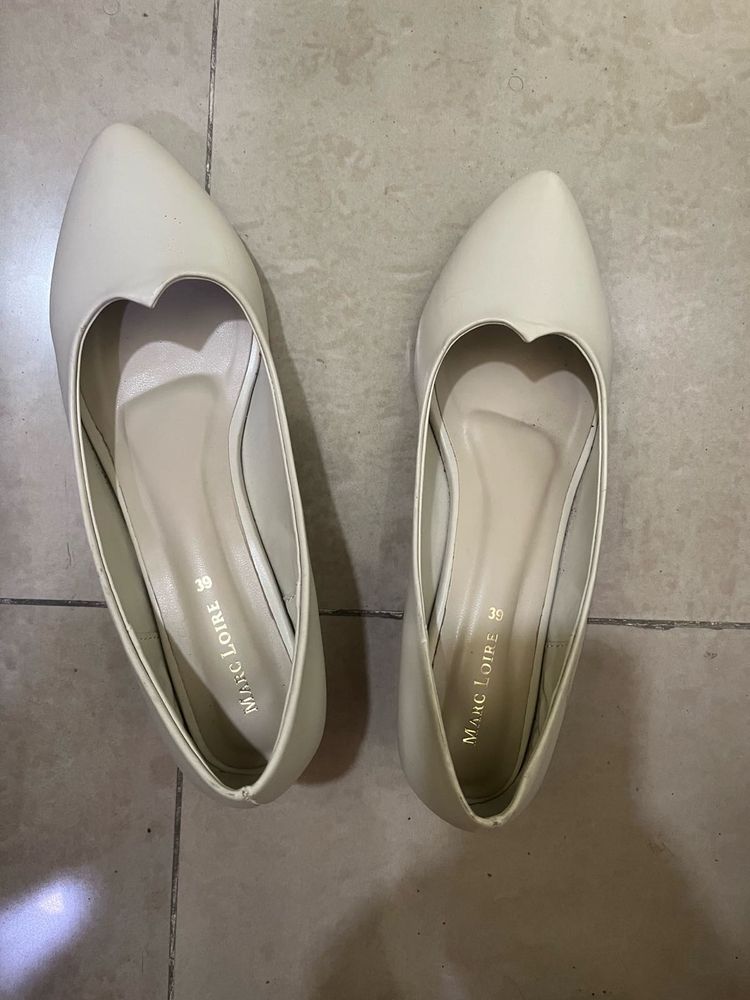 Off white Pumps