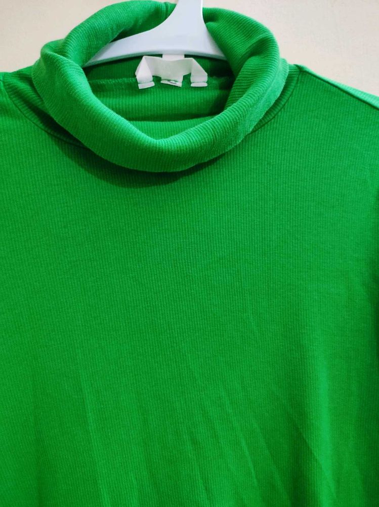 H&amp;m Green Turtleneck Top