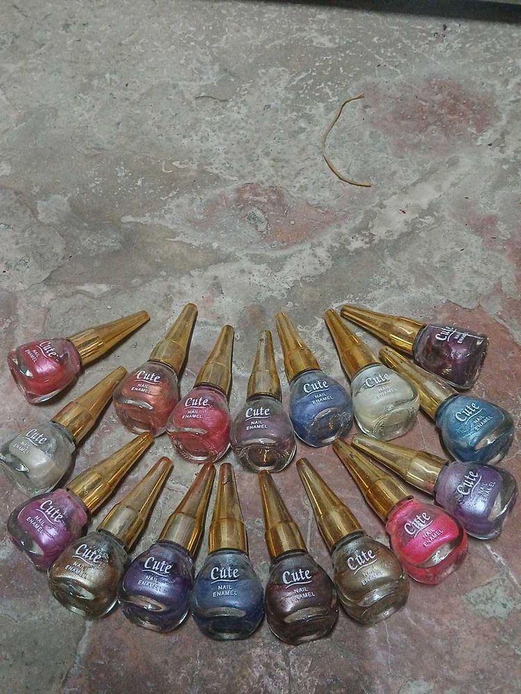 Cute Nail Enamel Set of 17 bottle