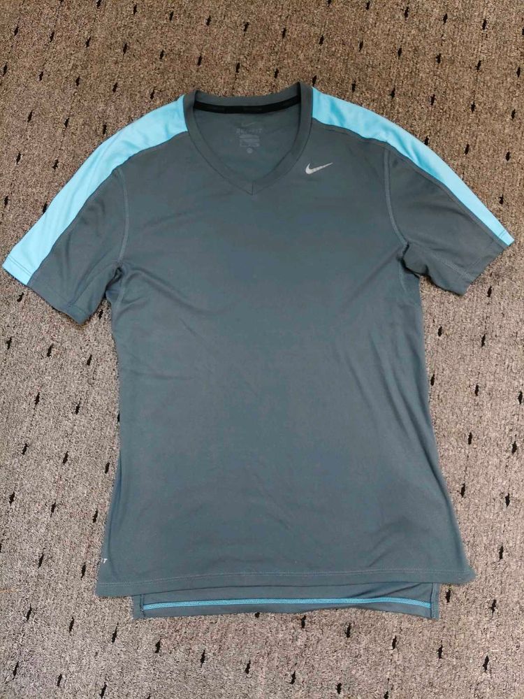 sports dryfit tshirt nike