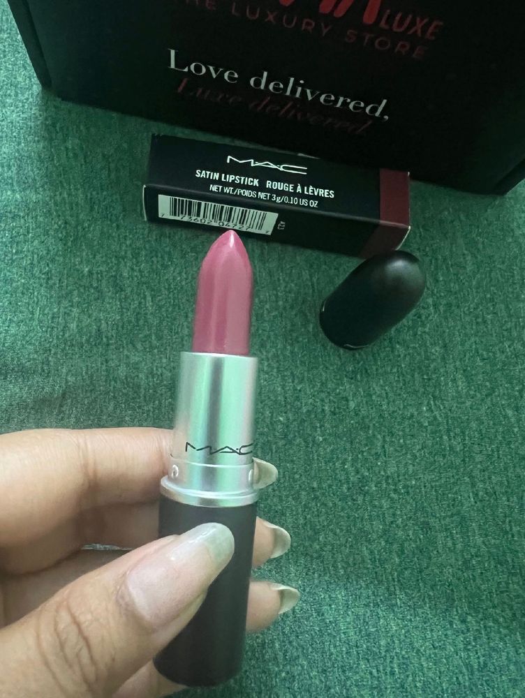 MAC Satin Lipstick &#34;Amorous 801&#34;