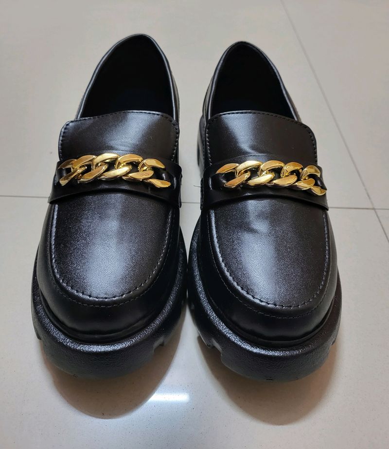 TRENDING BLACK CHUNKY LOAFER