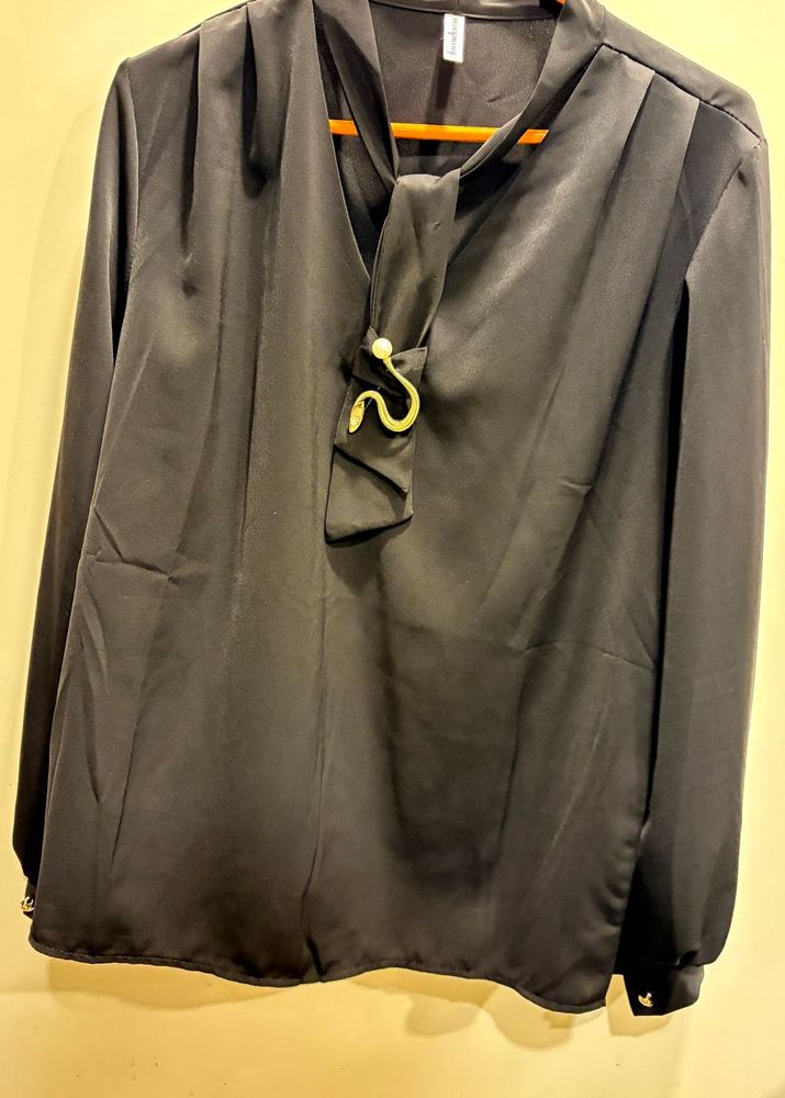 Elegant Black Snake Detail Blouse